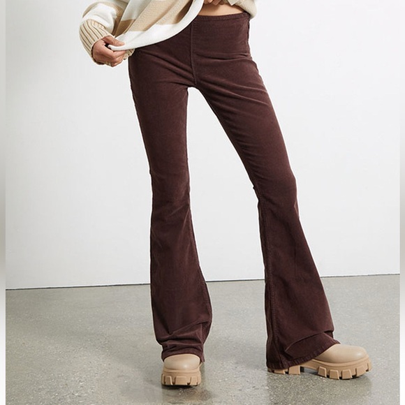 PacSun Denim - Pacsun Brown Corduroy Low Rise
Flare Pants size 27 great condition side zip